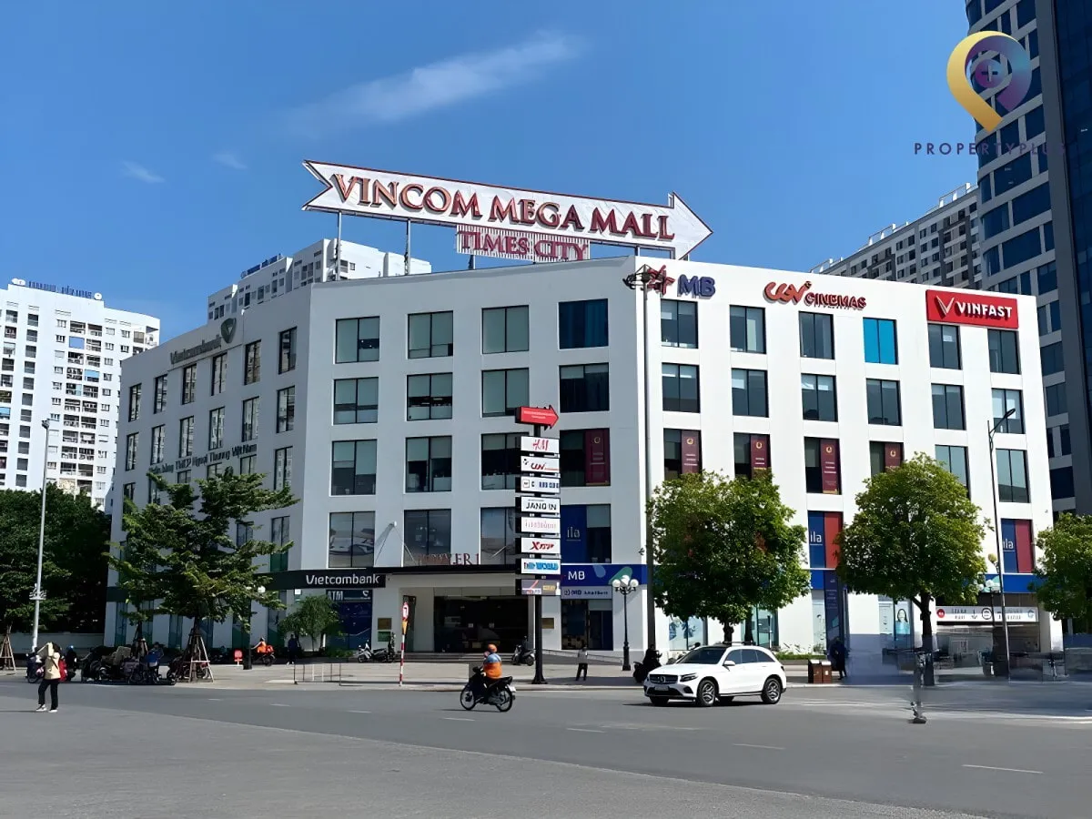 Tòa nhà Tower 1 Times City với không gian rộng rãi phía trước